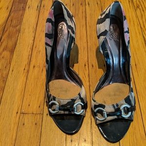 Carlo Santana pumps